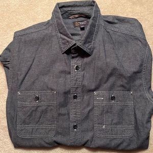 Walk-in &Bros. Large men’s blue chambray shirt